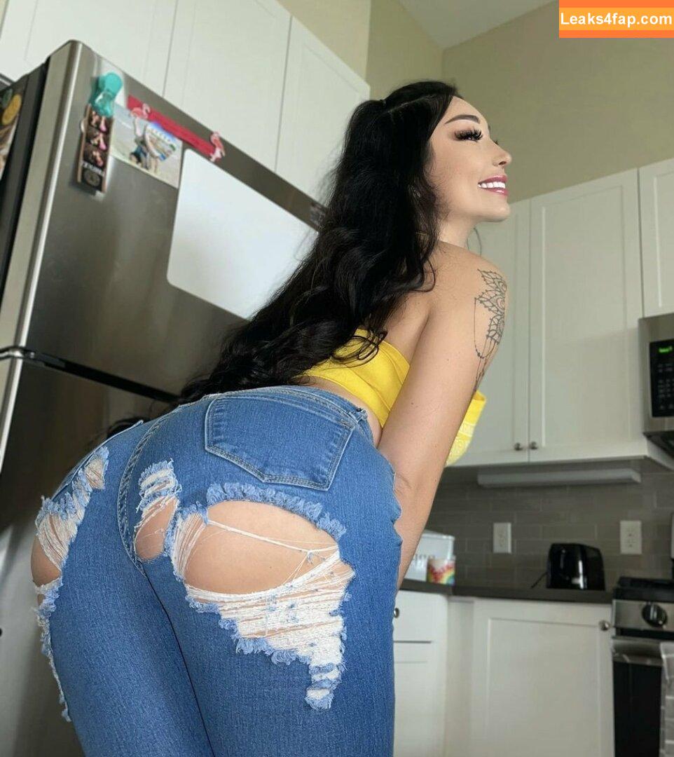 carlybel / estr4nho leaked photo photo #0025