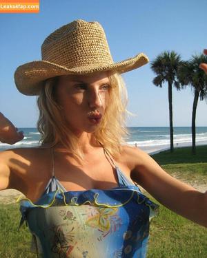 Charlotte McKinney photo #0117