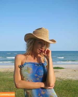 Charlotte McKinney photo #0118