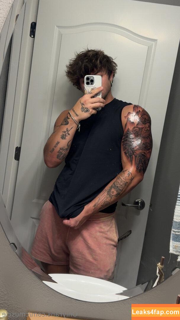 cmuscle /  leaked photo photo #0006