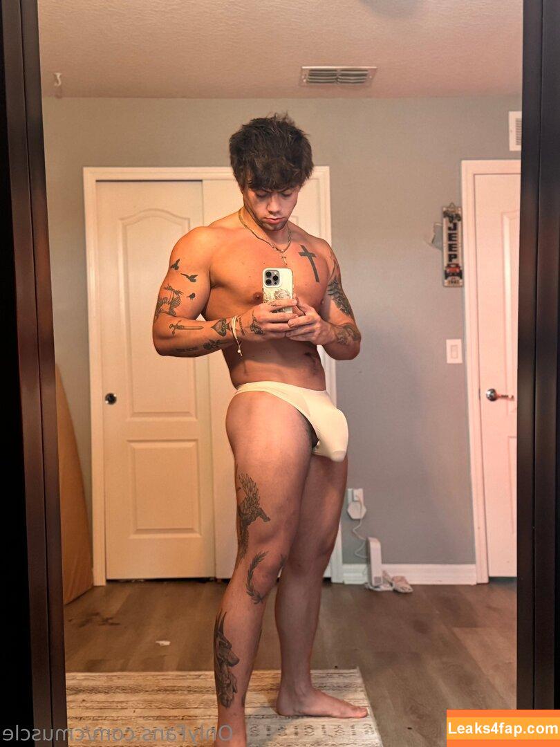 cmuscle /  leaked photo photo #0019