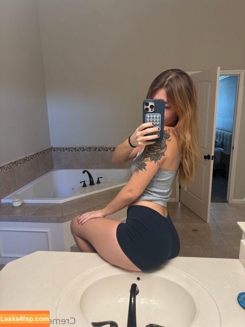 cremedelapeach / cremedelapeach__ leaked photo photo #0380