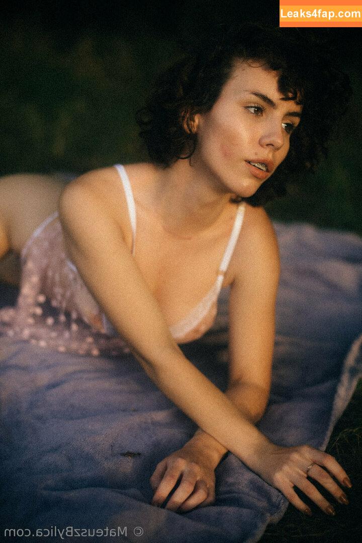 curlywiktoria / curlyvictoria / curlyyycue / wiktoria moldawiak слитое фото фото #0106