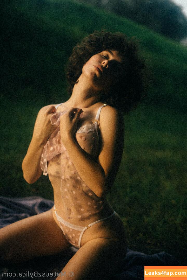 curlywiktoria / curlyvictoria / curlyyycue / wiktoria moldawiak слитое фото фото #0115