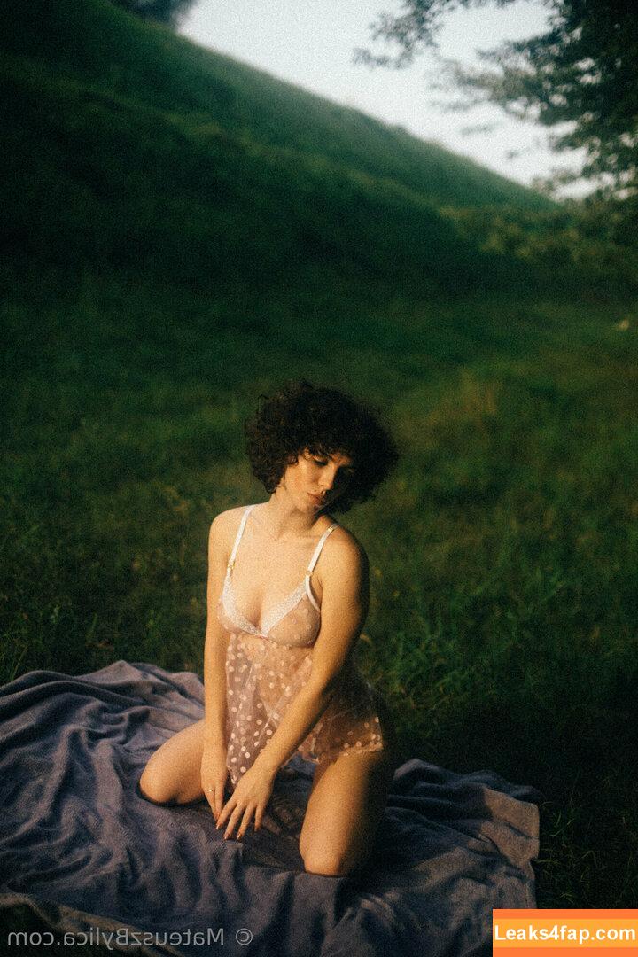 curlywiktoria / curlyvictoria / curlyyycue / wiktoria moldawiak слитое фото фото #0116