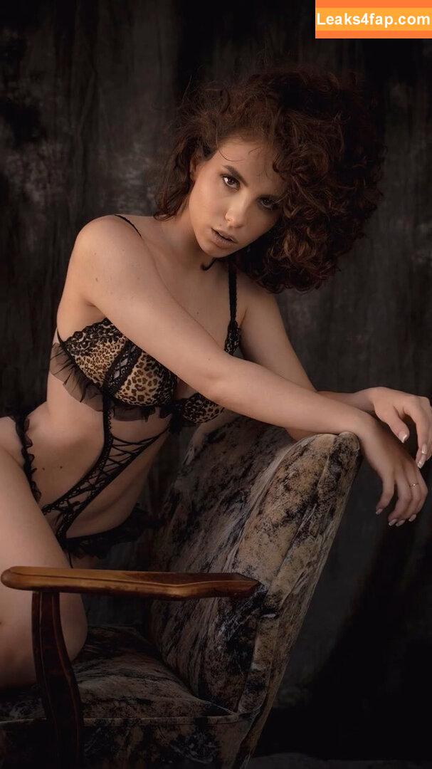 curlywiktoria / curlyvictoria / curlyyycue / wiktoria moldawiak leaked photo photo #0191