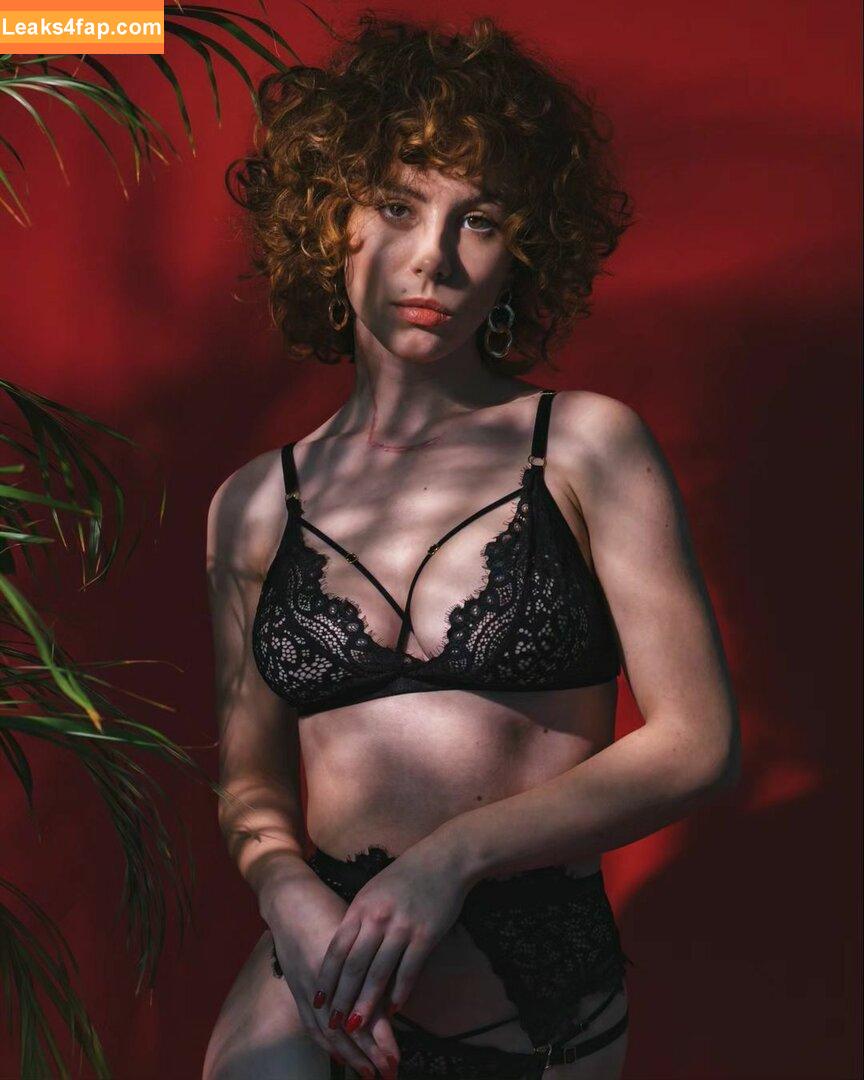 curlywiktoria / curlyvictoria / curlyyycue / wiktoria moldawiak слитое фото фото #0240