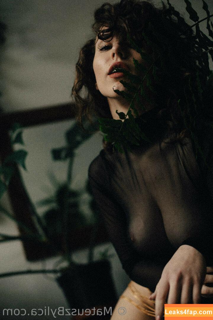 curlywiktoria / curlyvictoria / curlyyycue / wiktoria moldawiak leaked photo photo #0808