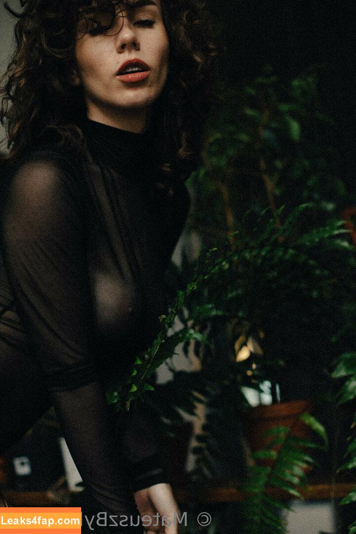 curlywiktoria / curlyvictoria / curlyyycue / wiktoria moldawiak leaked photo photo #0812