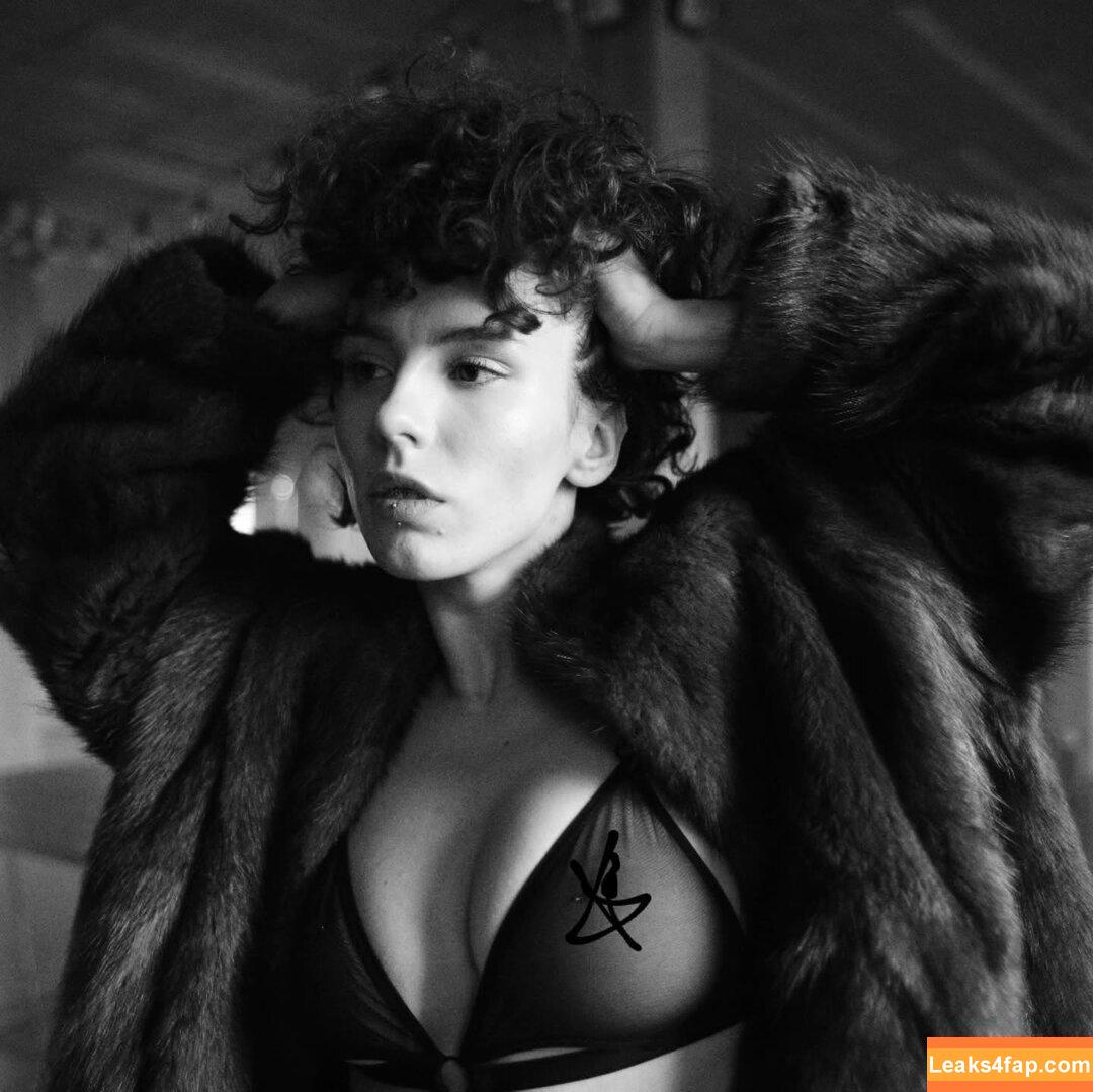 curlywiktoria / curlyvictoria / curlyyycue / wiktoria moldawiak leaked photo photo #0889