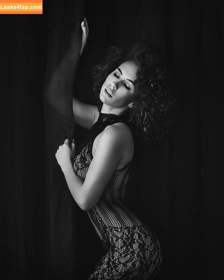 curlywiktoria / curlyvictoria / curlyyycue / wiktoria moldawiak leaked photo photo #0918