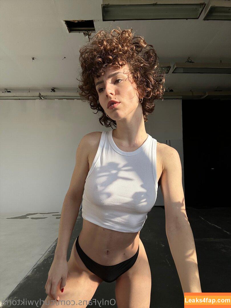 curlywiktoria / curlyvictoria / curlyyycue / wiktoria moldawiak leaked photo photo #0975