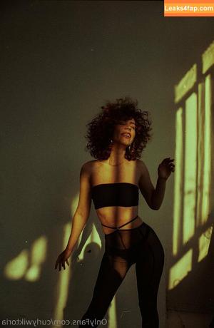 curlywiktoria фото #0318