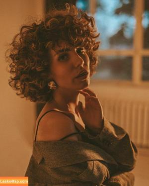 curlywiktoria photo #0760
