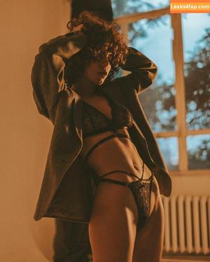 curlywiktoria photo #0762