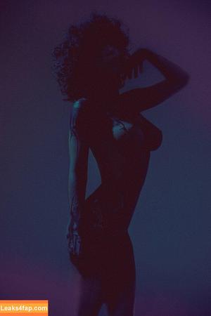 curlywiktoria photo #0785