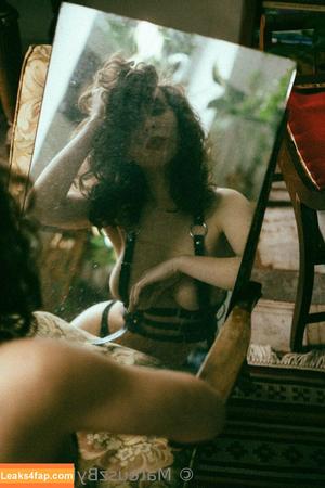 curlywiktoria photo #0824
