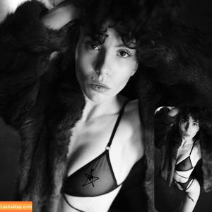 curlywiktoria photo #0888