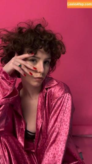 curlywiktoria photo #0932