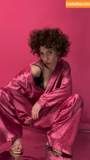 curlywiktoria photo #0933