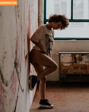 curlywiktoria photo #0951