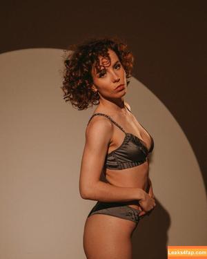 curlywiktoria photo #0953