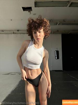 curlywiktoria photo #0972