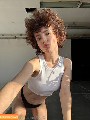 curlywiktoria photo #0983