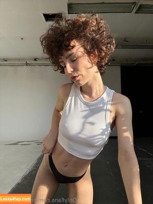 curlywiktoria photo #0987