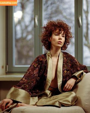 curlywiktoria photo #1001