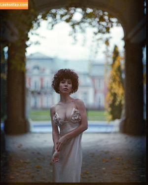 curlywiktoria photo #1004