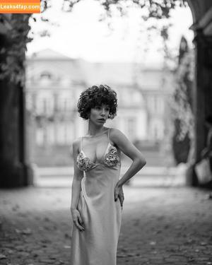 curlywiktoria photo #1008