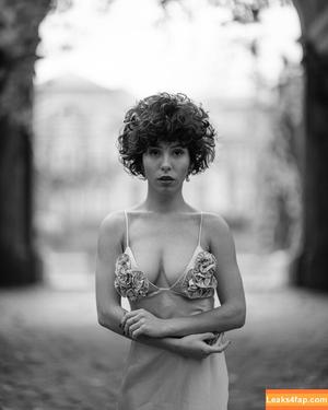 curlywiktoria photo #1009