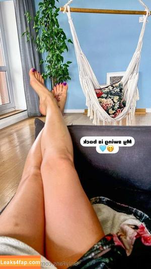 cute_lily_feet photo #0002
