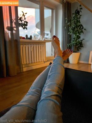 cute_lily_feet photo #0004
