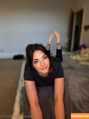 Danielle photo #0004