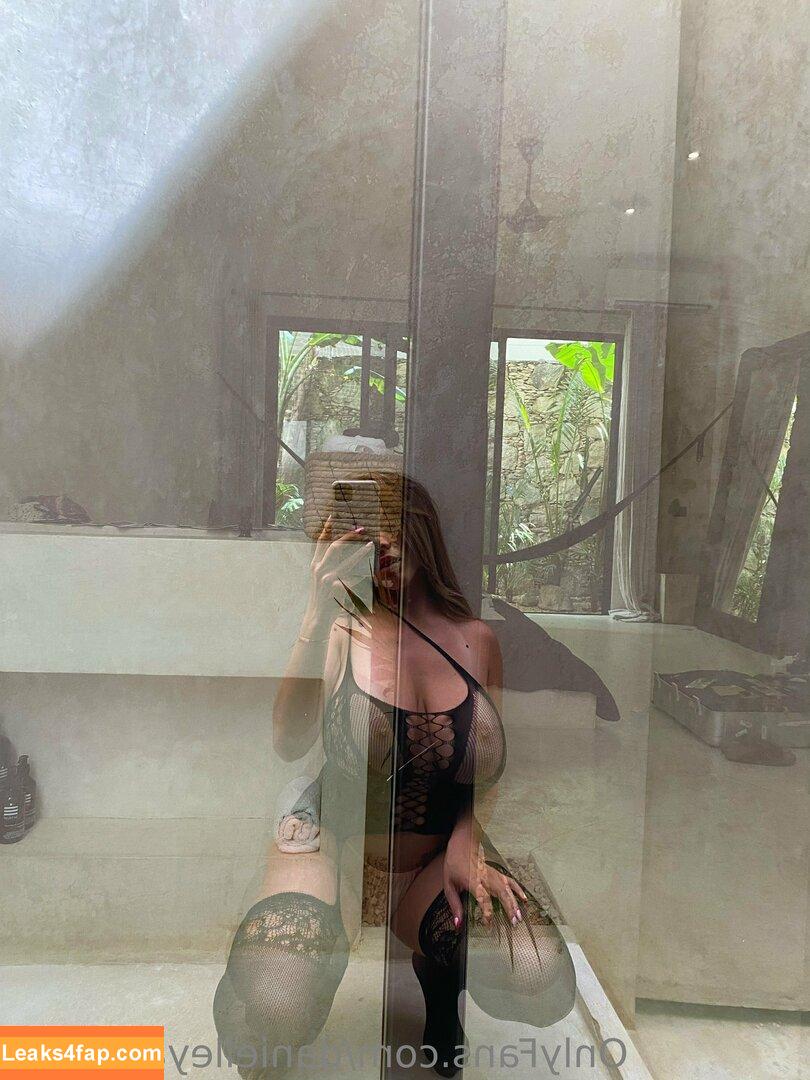 danielleyayalavip / danielleyayalaa leaked photo photo #0060