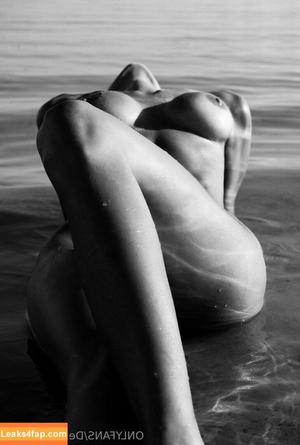 Debbie St Pierre photo #0310