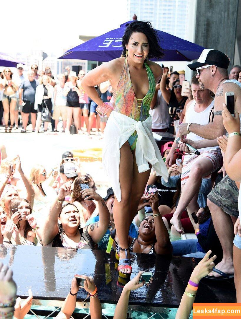 Demi Lovato / ddlovato leaked photo photo #0123