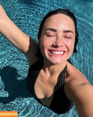 Demi Lovato photo #0024