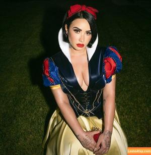 Demi Lovato photo #0097