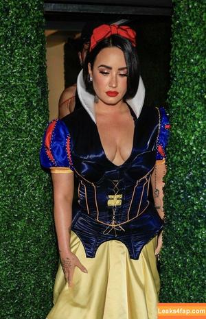 Demi Lovato photo #0100