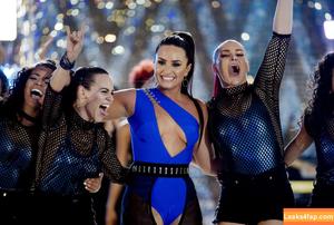 Demi Lovato photo #0112