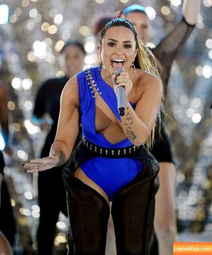 Demi Lovato photo #0113