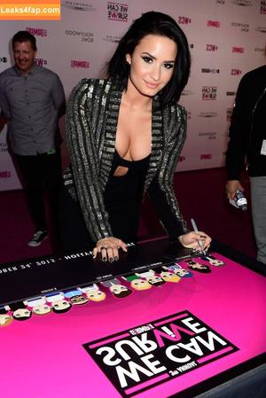 Demi Lovato photo #0127