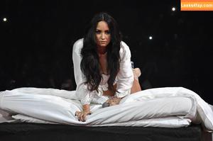 Demi Lovato photo #0135