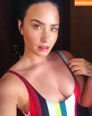 Demi Lovato photo #0207