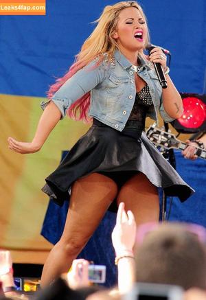 Demi Lovato photo #0220