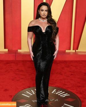 Demi Lovato photo #0327