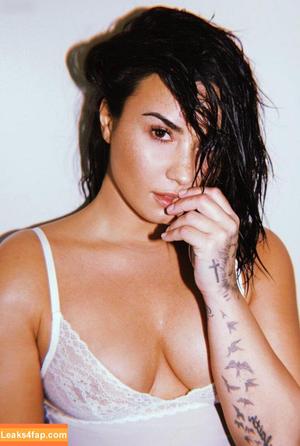 Demi Lovato photo #0400